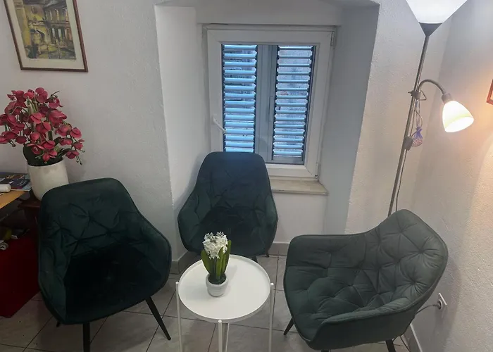 ゲストハウス ダミラ ルームス 3*