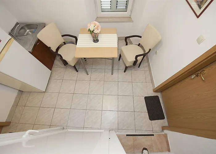 ダミラ ルームス ゲストハウス スプリト