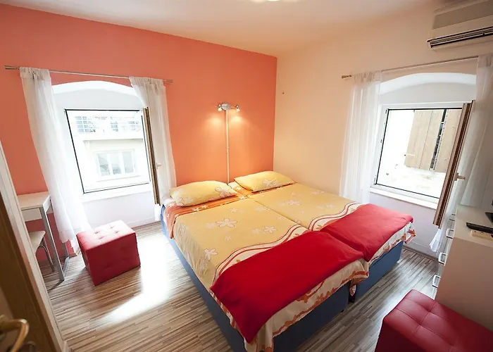 ゲストハウス ダミラ ルームス 3*