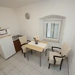 Πανσιόν Damira Σπλιτ