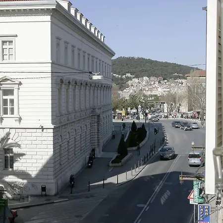 Damira Πανσιόν