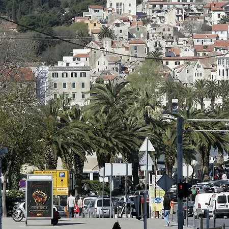 Πανσιόν Damira Σπλιτ