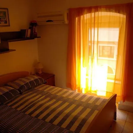 Πανσιόν Damira Σπλιτ