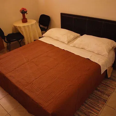 Damira Πανσιόν