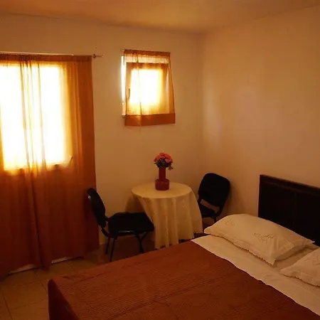 Πανσιόν Damira Σπλιτ