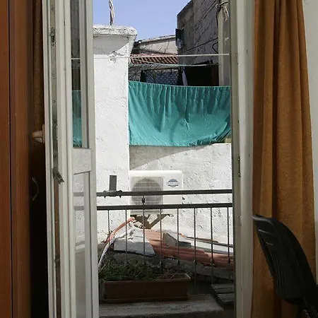 Damira Πανσιόν