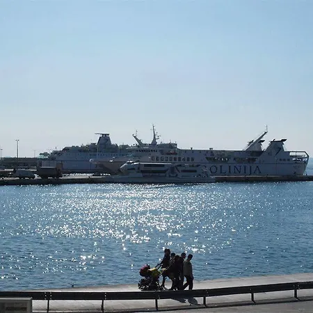 Πανσιόν Damira