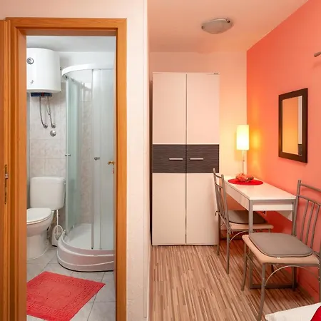 Damira Πανσιόν 3*