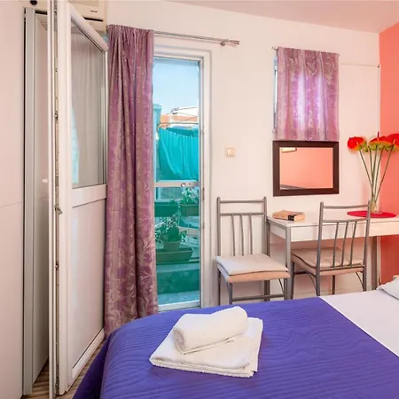 Damira Πανσιόν