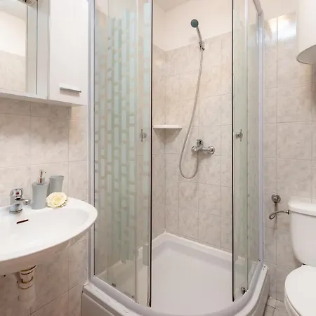 Πανσιόν Damira Σπλιτ